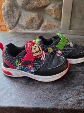 Super Mario Bros. Kids Sneakers Size 13